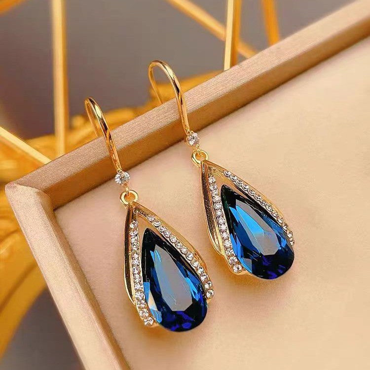 New Delicate Ear Hooks With A Sophisticated Vibe For Women