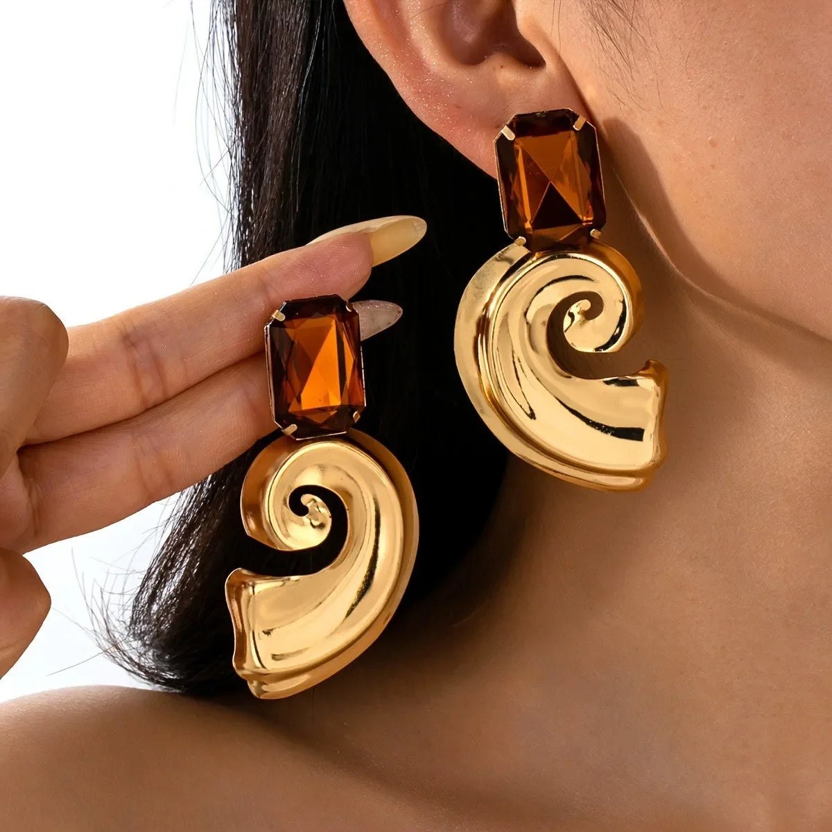 A Pair of European and American Popular, Sexy, Stylish, Casual and Versatile Women's Earrings